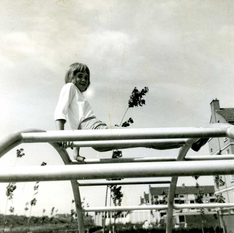 Thea Laffra “op de rekken” in het Overtoomse veld, 19 juli 1963