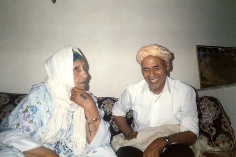 ´Oma´ Hadia Doufikar en haar broer, ca. 1981