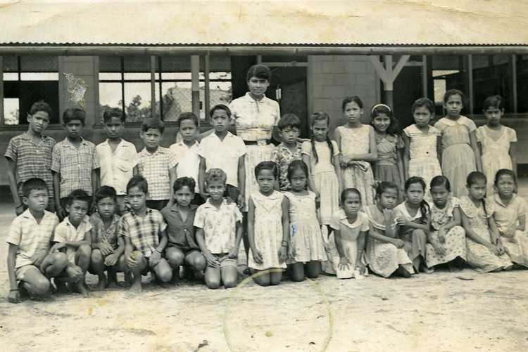 Genia Soudain met haar klas in Kampong Baroe, 1963 - 