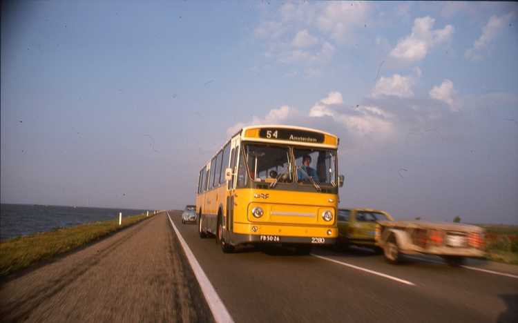 Met lijn 54 over de Oostvaardersdijk naar Amsterdam, 1976