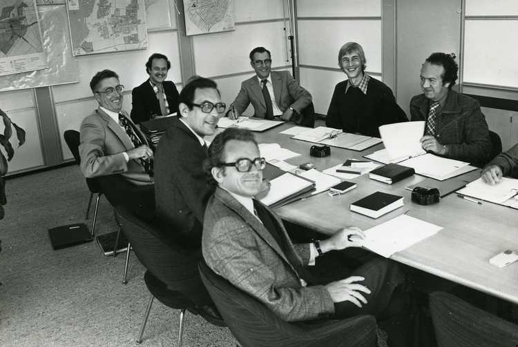 Het Dagelijks Adviescollege van het openbaar lichaam ZIJP in september 1976. 