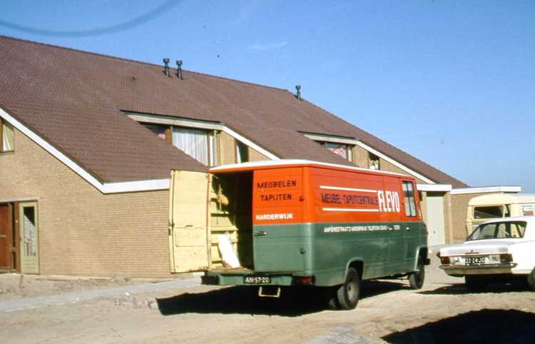 Lelystad : verhuizing naar de nieuwe woning, 1974