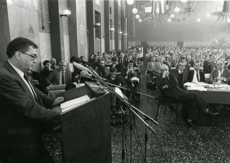 Op 15 februari 1985 hield de Tweede Kamer een hoorzitting over de instelling van de provincie Flevoland. De hoorzitting werd gehouden in 't Voorhuys in Emmeloord. Hans Gruijters sprak namens de zes gemeenten.