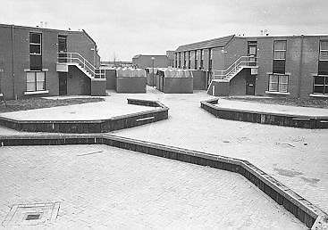 Woningen aan de Schoolwerf te Almere Haven, 1977 (Fotocollectie RIJP; J. Potuyt). 