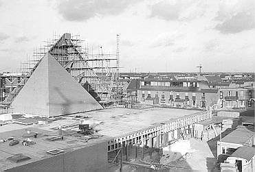 De bouw van kerkcentrum 'De Goede Rede' in Almere-Haven, november 1978 (Fotocollectie RIJP; J. Potuyt).