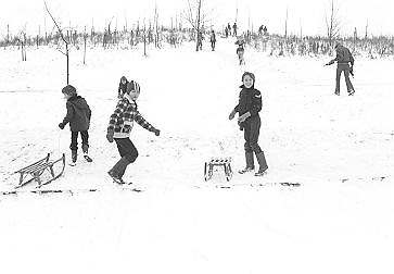 Sneeuwpret aan de Kempenaar in Lelystad, 1979 (Fotocollectie RIJP, J. Potuyt).