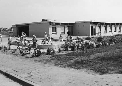 School Zeewolde (?) (Fotocollectie RIJP; D. Huizinga). 