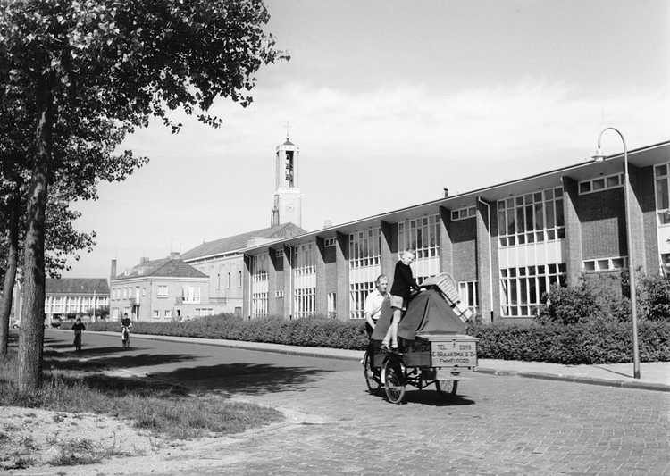 De rooms-katholieke school Sint Joseph te Emmeloord, 1960.