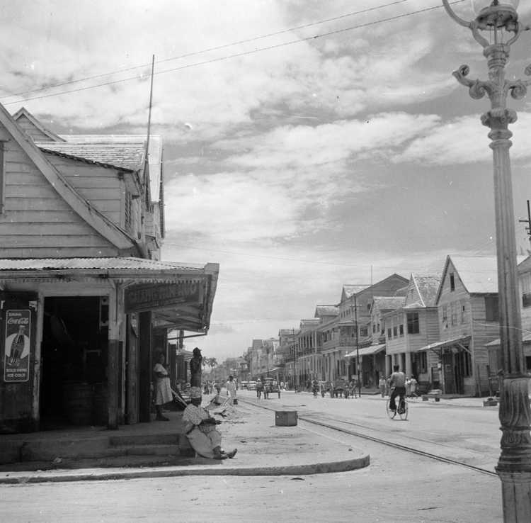 De Saramaccastraat in Paramaribo, 1947 