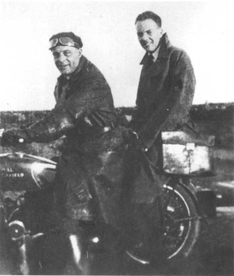 kamparts M. Rijken met ziekenbroeder S. Oelemans, 1943 
