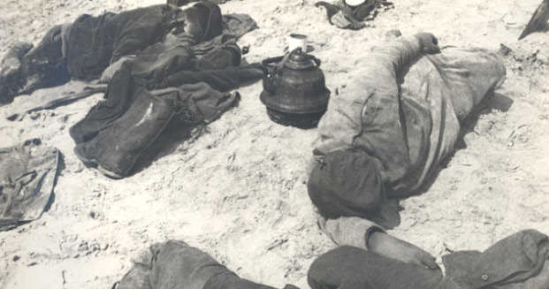 Arbeiders gebruiken een koffiepauze om even uit te rusten, ca. 1929 