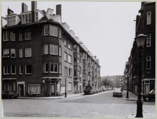 De Kempenaerstraat in de Staatsliedenbuurt in Amsterdam, augustus 1975 