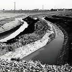 Irrigatie kanaal en drain in het poldergebied in de omgeving van Abadan