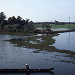 Traditioneel bootje en landschap in de Kuttanad regio