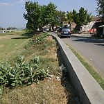 keermuur langs langs het Oostelijke Banjir Kanaal in Semarang