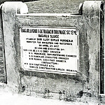 Naambord bij de Bagjola uitwateringsluis van het Bagjola Ghui I Jatragachi waterafvoer systeem