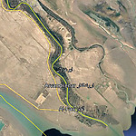 Abadan eiland met links en rechts de stroken met Dadelpalmen